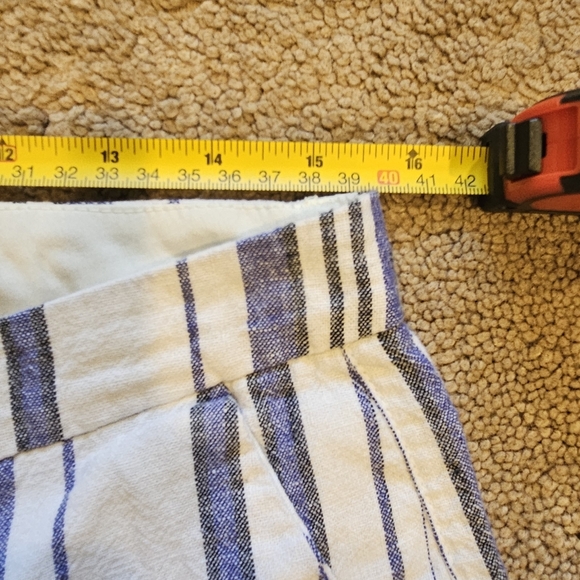 Old Navy Women's striped shorts - Picture 5 of 8